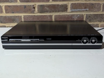 Philips DVDR5520H/05 DVD / hard disk recorder with an integrated Freeview tuner - Image 1 of 4