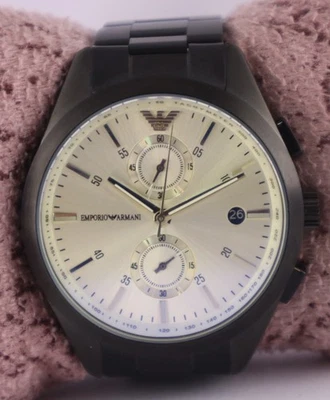 Reloj pulsera de cuarzo de lujo Armani para hombre cronógrafo esfera plateada con fecha correa de acero Foto 1 de 4