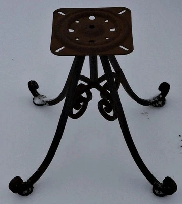 Antiga base de mesa de ferro forjado barroca italiana SÓLIDA SALTERINI - Imagem 1 de 4