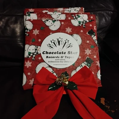 RARE AUTOGRAPHED LATHE CUT 12" VINYL GARY DAVIS"CHOCOLATE STAR CHRISTMAS " - Image 1 of 4