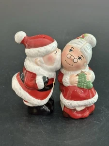 Mr Santa Mrs Claus Salt Pepper Shaker Kissing Christmas Magnetic Westland - Picture 1 of 11