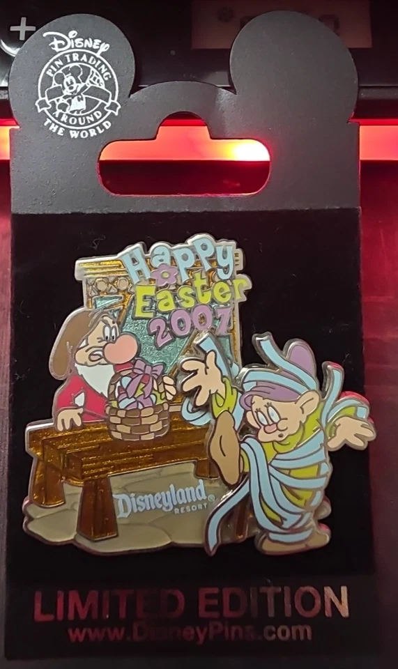 Prendedor DLR Disneyland Resort Disney Feliz Pascua 2007 Grumpy and Dopey 52978 Nuevo en caja Foto 1 de 3