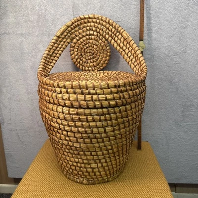 Vintage 60er Jahre Korb/Rattan Alibaba Wäsche/Leinen/Ausstellungssitz (Deckel) 24,5” x 16” - Bild 1 von 4