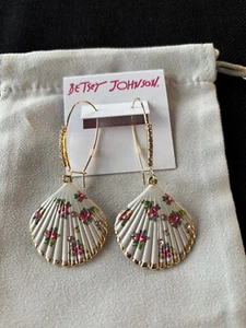 Betsey Johnson ~ Flower Print Shell Earrings ~ White & Pink - Picture 1 of 5
