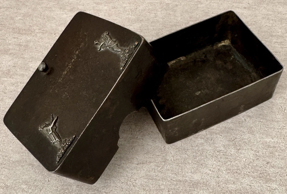 ЯПОНСКАЯ ЭСТЕТИЧЕСКАЯ ЖЕЛЕЗНАЯ МУЖСКАЯ КОРОБКА ИЗ СМЕШАННЫХ МЕТАЛЛОВ GORHAM 1883 - Изображение 1 из 4