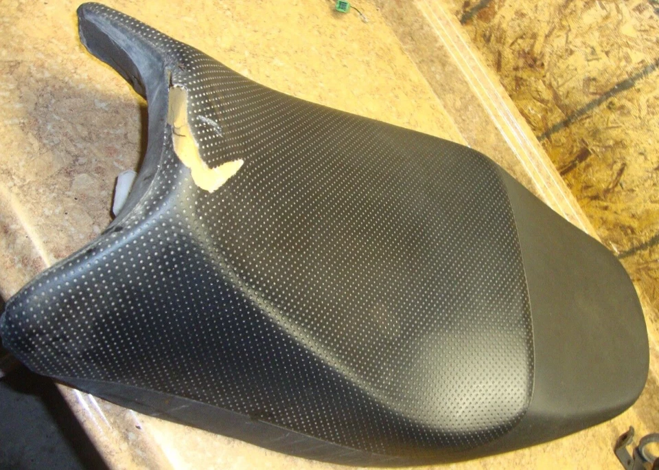 2003 Suzuki GSF1200 GSF 1200 Bandit Front Rear Seat Driver Passenger Ryder 03 - Image 1 of 4