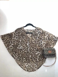 BB Dakota Women’s Brown Tan Leopard Print Cold Shoulder Cut Out Top Size Medium - Picture 1 of 7