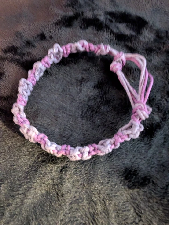 Pulsera Flor Púrpura Ajustable Cáñamo 6 1/2"-9"  Foto 1 de 1