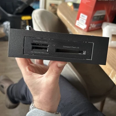 716390-001  HP  media card reader (MCR) - Supports USB 3.0 MCR15IN1-U2U3 - Image 1 of 3