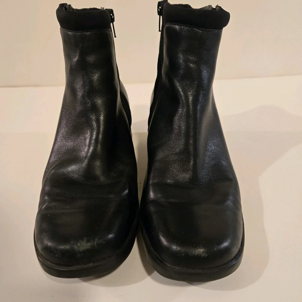 Easy Spirit Women's Black Leather Ankle Boots, Size 9.5 Medium, Zip-Up - Image 1 of 4