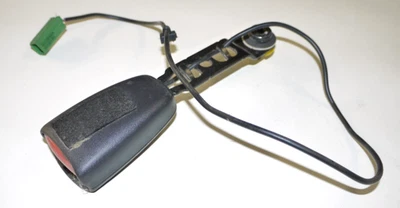 Volvo C30 2008 1.6 - Front Drivers Side Seat Belt Buckle - Right — 第 1/4 张图片