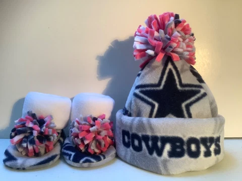 DALLAS COWBOYS BABY HAT & BOOTIES handcrafted newborn FLEECE SET NFL girl pink Cover