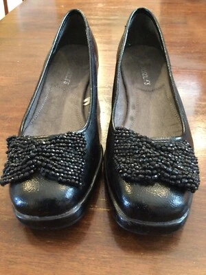 Aerosoles  Women's  Black Leather Wedge Slip On 7.5 Beaded Bow VGUC - Image 1 of 4