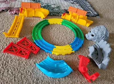 LOT OF 17 PIECES OF ASSORTED PLASTIC  TRACK -SOME THOMAS - Image 1 of 4