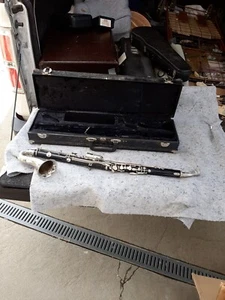 Clarinete Yamaha YCL-230 ROTO NECESITA REPARACIÓN. MIRA Y LEE TODO - Imagen 1 de 24
