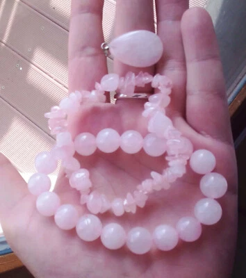 lot de 3 bijoux en quartz rose : 1 pendentif forme goutte et 2 bracelets - Photo 1/4