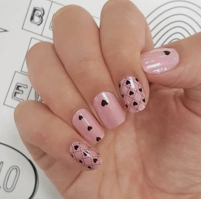 Tiras de uñas Color Street *DÍA DE SAN VALENTÍN/CORAZONES Y AMOR** ¡¡Compra MÁS Y AHORRA!!! Foto 1 de 2