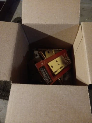 Más de 5 libras de bisagras de puerta aleatorias chapadas en latón, diferentes tamaños, algunas nuevas y antiguas Foto 1 de 4