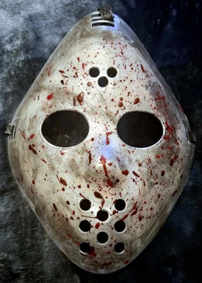 Maschera horror ispirata a Jason fatta a mano - Immagine 1 di 4
