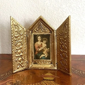 VINTAGE FLORENTINE TOLE TRIPTYCH MARY & BABY JESUS GOLD HINGED WOOD ITALY - Picture 1 of 8