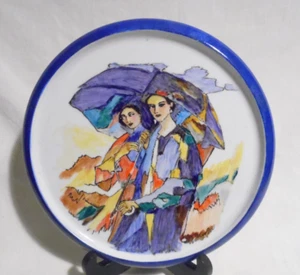 C3/ ASSIETTE DECORATIVE FEMMES  PARAPLUIE FAIT MAIN 22/12/97 SIGNE A IDENTIFIER - Picture 1 of 5