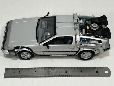 WELLY BACK TO THE FUTURE II DeLorean Time Machine escala 1:24 fundido - Prata - Imagem 1 de 4