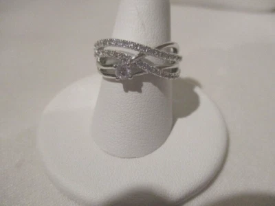 Anillo AVON Signature Brilliance en capas 1/2 quilate circonita cúbica talla 7 Foto 1 de 4