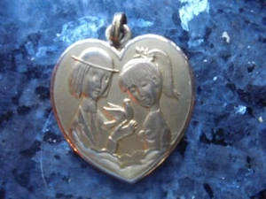 belle medaille en forme de coeur des amoureux de peynet ..... - Picture 1 of 2