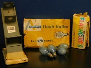 Vintage Camera Flash Bulbs and thingamajig - Picture 1 of 1