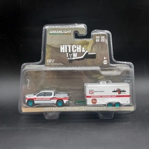 Greenlight GREEN MACHINE Hitch & Tow 2019 Chevy Silverado & Enclosed Trailer - Picture 1 of 4