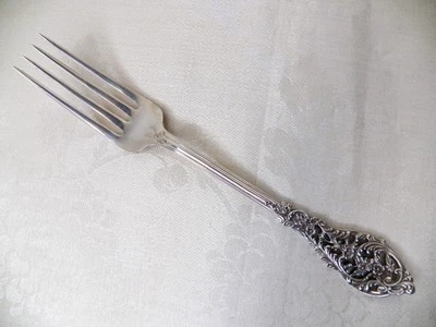 HORQUILLA DE LUGAR DE PLATA ESTERLINA ENCAJE FLORENTINO CAÑA & BARTON 7 3/8" SIN MONO Foto 1 de 3