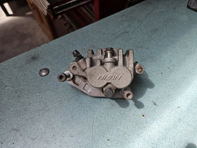 Pinza de freno delantera y soporte Kawasaki KLX650R 2000 KLX650 KLX 650 R Foto 1 de 4