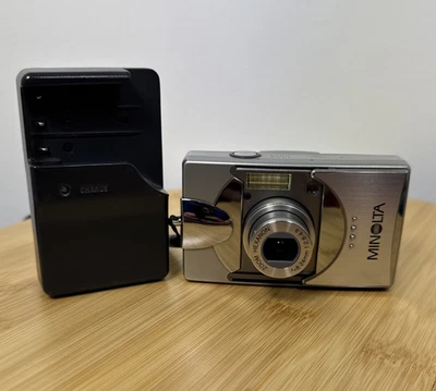 Konica Minolta Dimage G500 5.0 MP Digital Camera with 2GB SD Card - Image 1 of 4