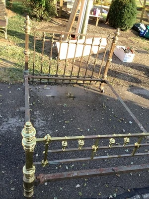 Cama Hoskins & Sewell de latón y hierro (correa) Foto 1 de 4