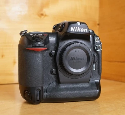 Cámara digital Nikon D2Xs SLR profesional para reparación enciende, no funciona KE Foto 1 de 4