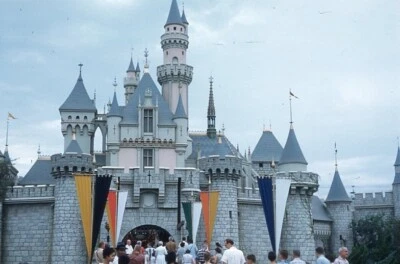 Fotografía del castillo de las bellezas durmientes de Disneyland 1964 Kodak fotografía de diapositivas en color Foto 1 de 2