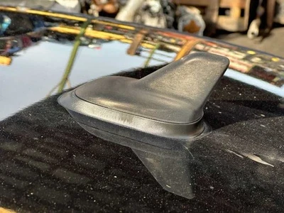 Antena de radio de aleta de tiburón montada en el techo 2011 12 13 14 15 16 Volkswagen Jetta Foto 1 de 4