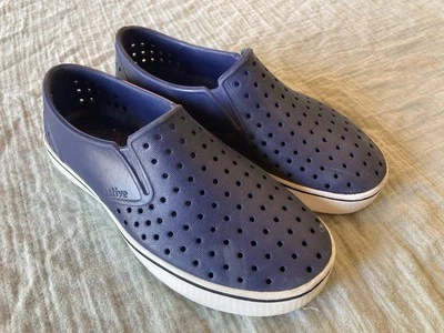 Zapatos Nativos Mujer’s Talla 7 Hombre’s Talla 5 Azul/Blanco Nunca Usados Sin Caja Ni Etiquetas Foto 1 de 3