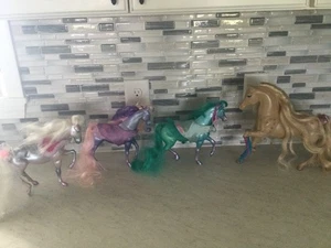 (4) COLLECTORS HORSES WESTERN BARBIE SUN RUNNER, FILLIES JOELLE,CHLOE,& NIKI - Picture 1 of 22