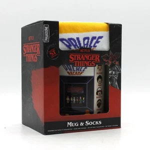 PALADONE NETFLIX STRANGER THINGS Tasse & Socken, Palace Arcade Motiv Brandneu - Bild 1 von 4