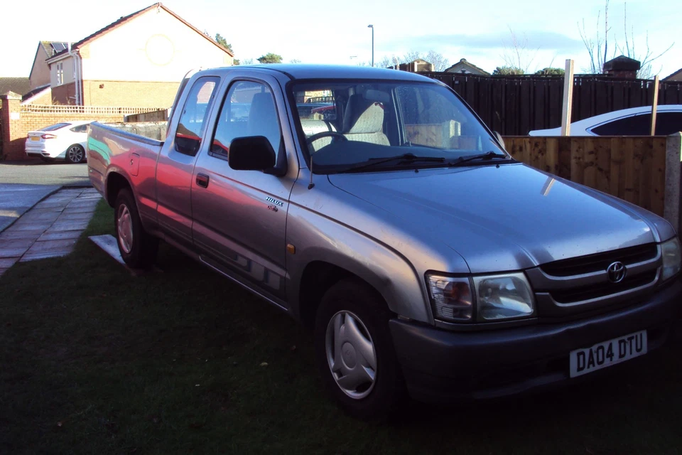 Toyota Hilux 2004 Spares Or Repairs 2WD Extra Cab - Image 1 of 4