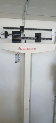 Báscula médica a nivel de ojo Detecto 437 de haz de pesaje, varilla de altura, 400 lb Foto 1 de 3