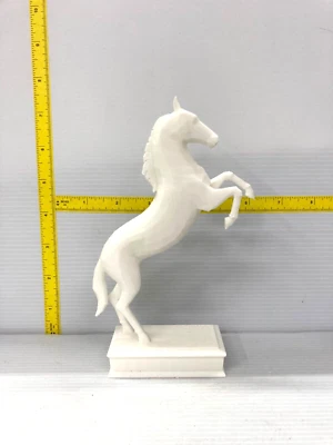 Satua de caballo ''criando'' Foto 1 de 4