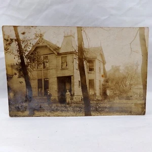 Vtg RPPC Postcard of Old House with Couple Standing Sepia Early 20th Century B/W - Picture 1 of 2