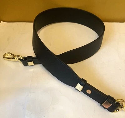 Bolso de mano de cuero sintético de 1,5" de ancho con correa negra para el hombro con asa 31" L Foto 1 de 4