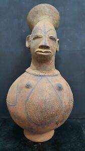 art contemporain africain Vase Magbetou  En Terre  Cuite 38cm Longueur 