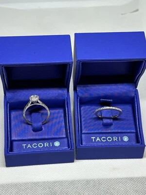 Anillo de compromiso y alianza de boda de diamantes Tacori más otros. 0,77 CWT. Foto 1 de 4