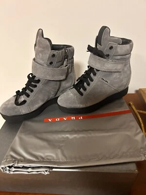 ZAPATILLAS ALTAS PRADA PLATEADAS METÁLICAS 35.5 USADAS EN EXCELENTE ESTADO Foto 1 de 4