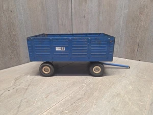 Vagón de forraje de granja de acero prensado de ingeniería azul grande Ertl de colección leer - Imagen 1 de 10