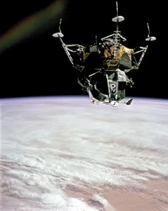 Nuova foto NASA 8x10: modulo lunare Apollo 9 ""Ragno"" in orbita - Foto 1 di 1